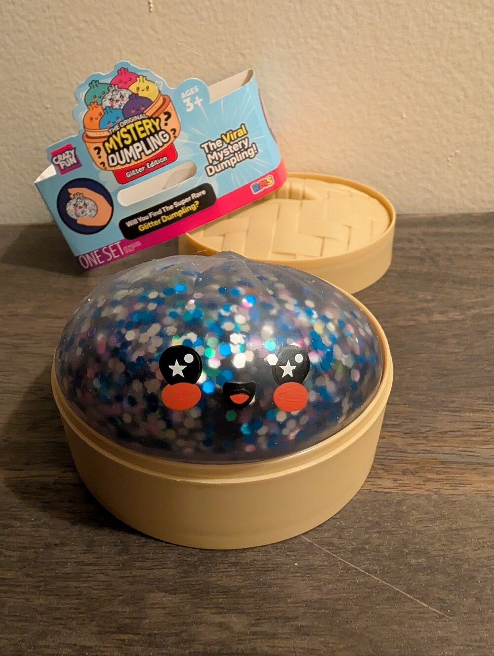 BRAND NEW RARE GLITTER EDITION DUMPLING SQUISHY